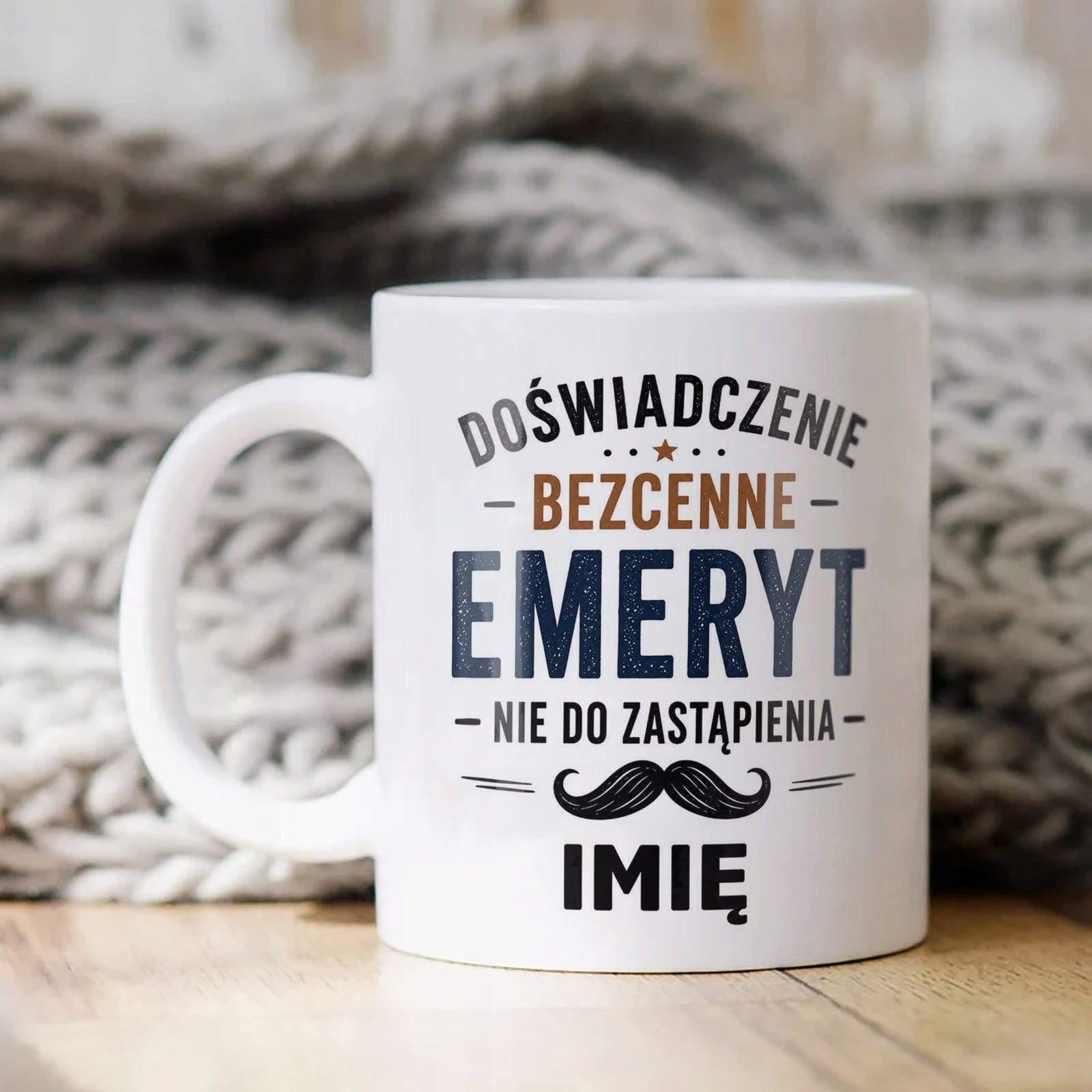 Biały Kubek Personalizowany z Nadrukiem Emerytura Dla Emeryta Prezent