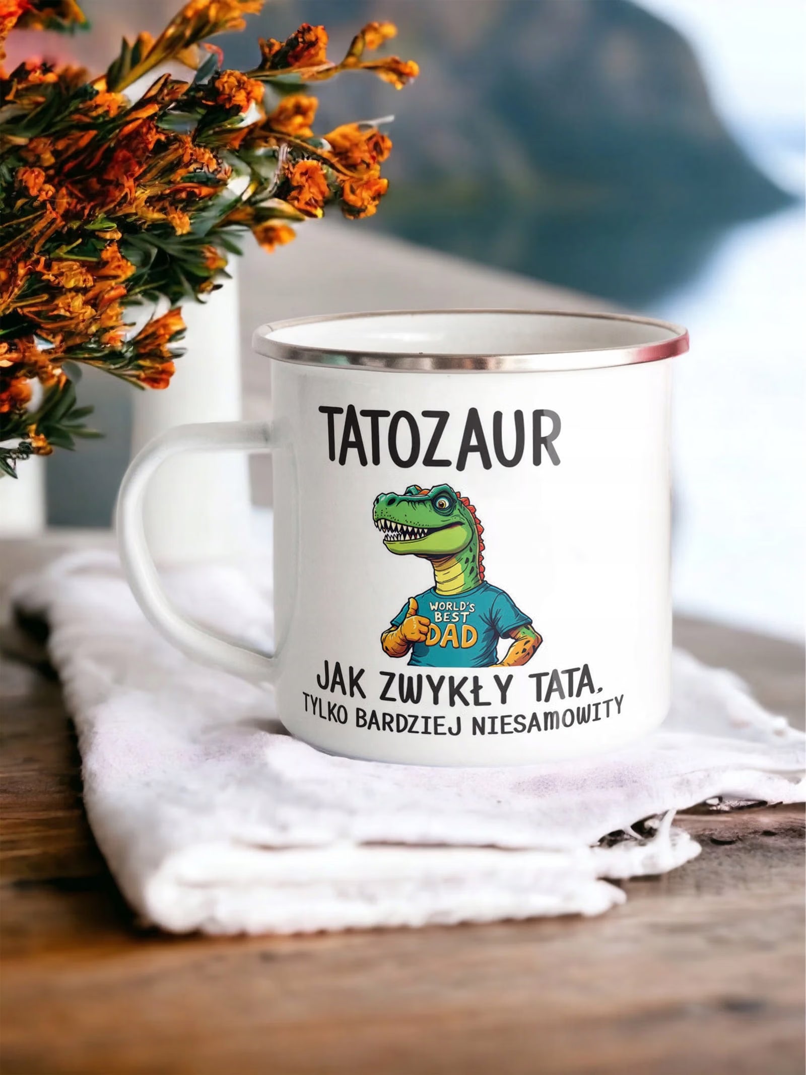 Kubek Emaliowany Dzień Ojca Tatozaur Dla Taty z Nadrukiem Biały Metalowy