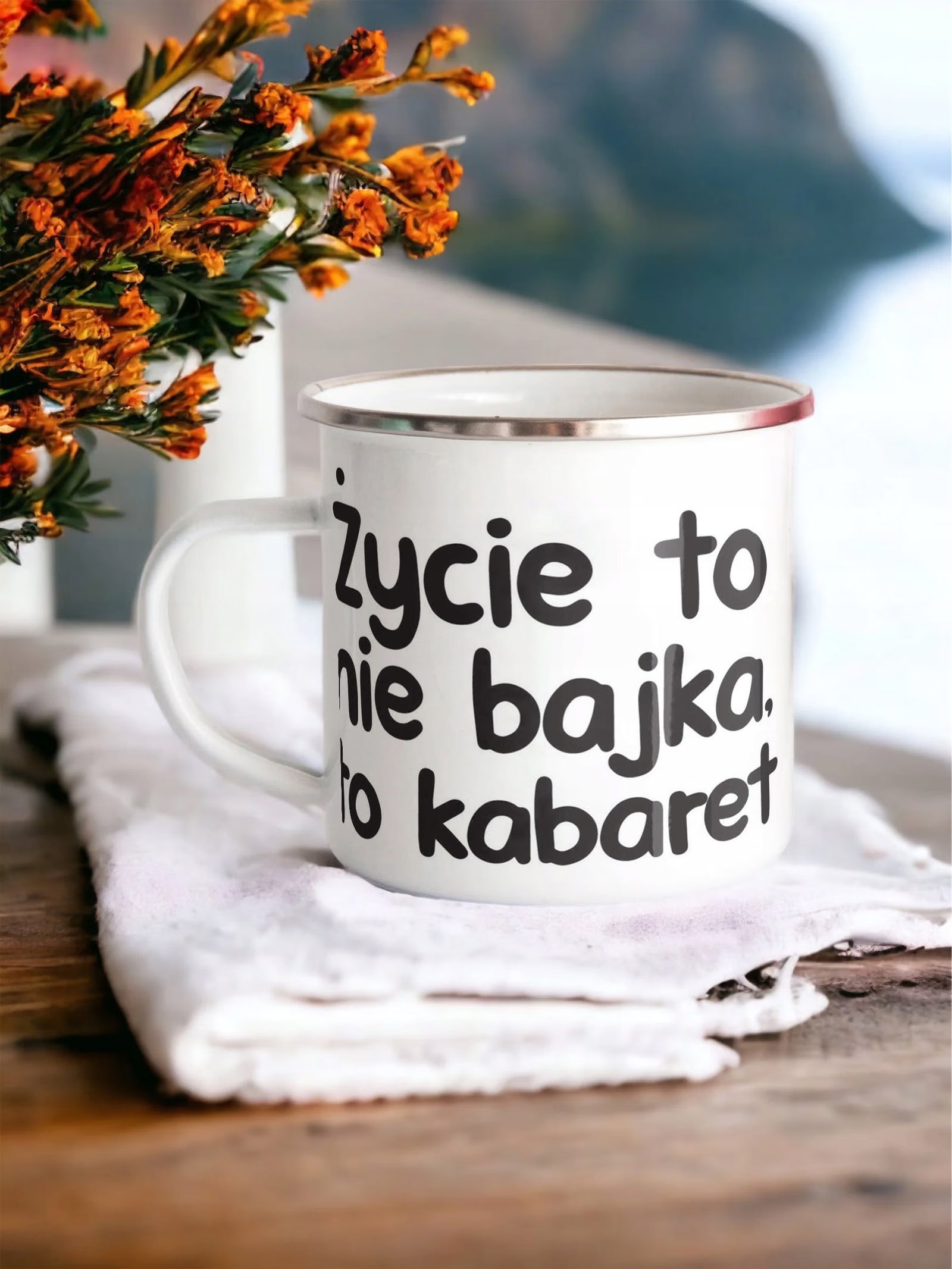 Kubek Emaliowany Życie To Nie Bajka Zabawny z Nadrukiem Biały Metalowy