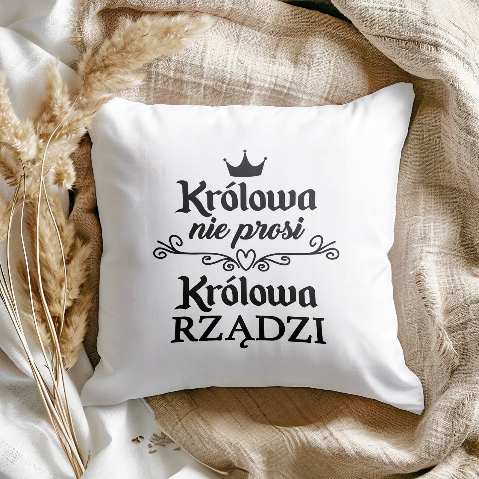 Poduszka 38x38cm Dzień Kobiet Prezent Dla Kobiety Królowa Nie Prosi