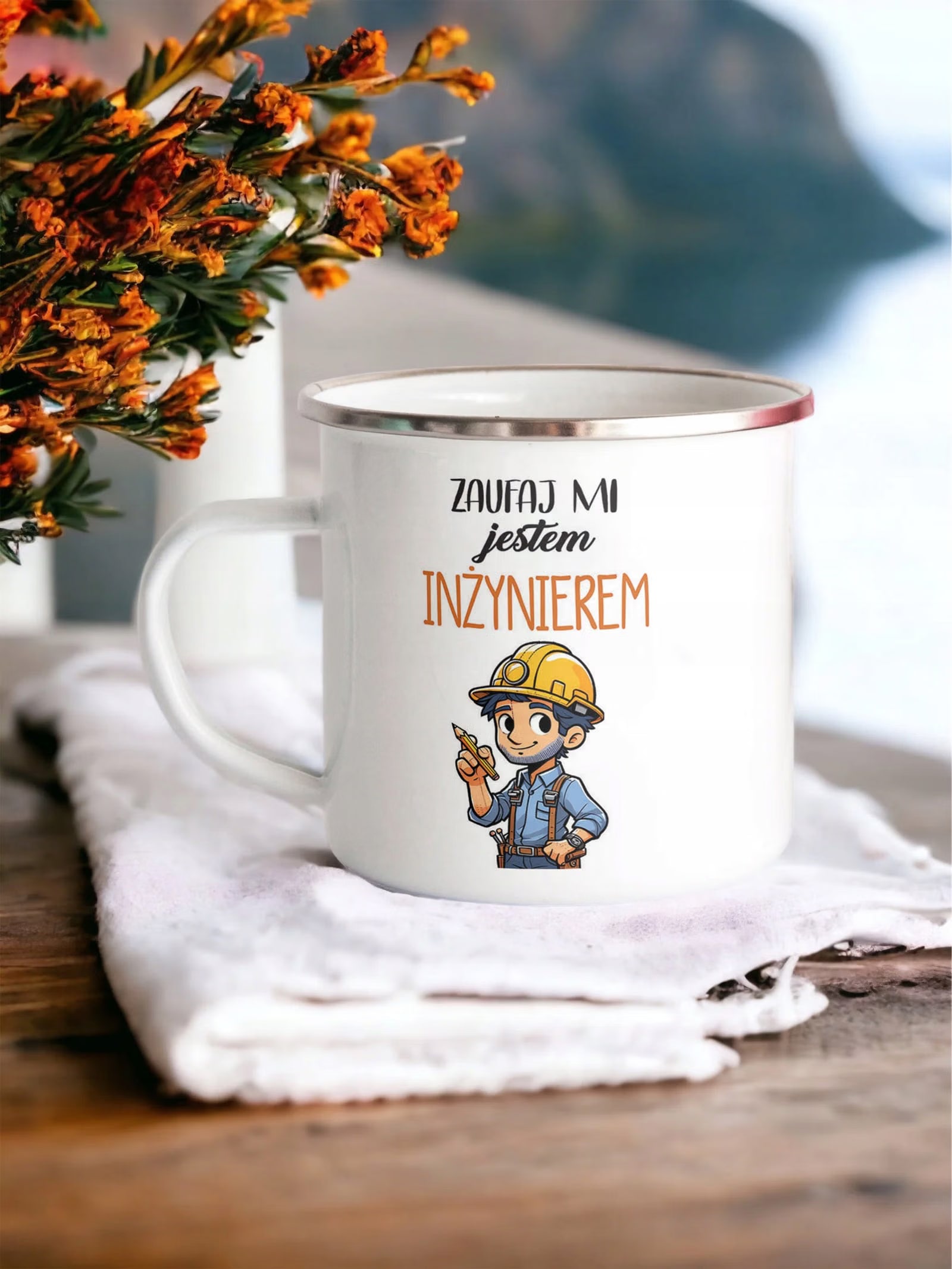 Kubek Emaliowany Zaufaj Mi Jestem Inżynierem z Nadrukiem Biały Metalowy