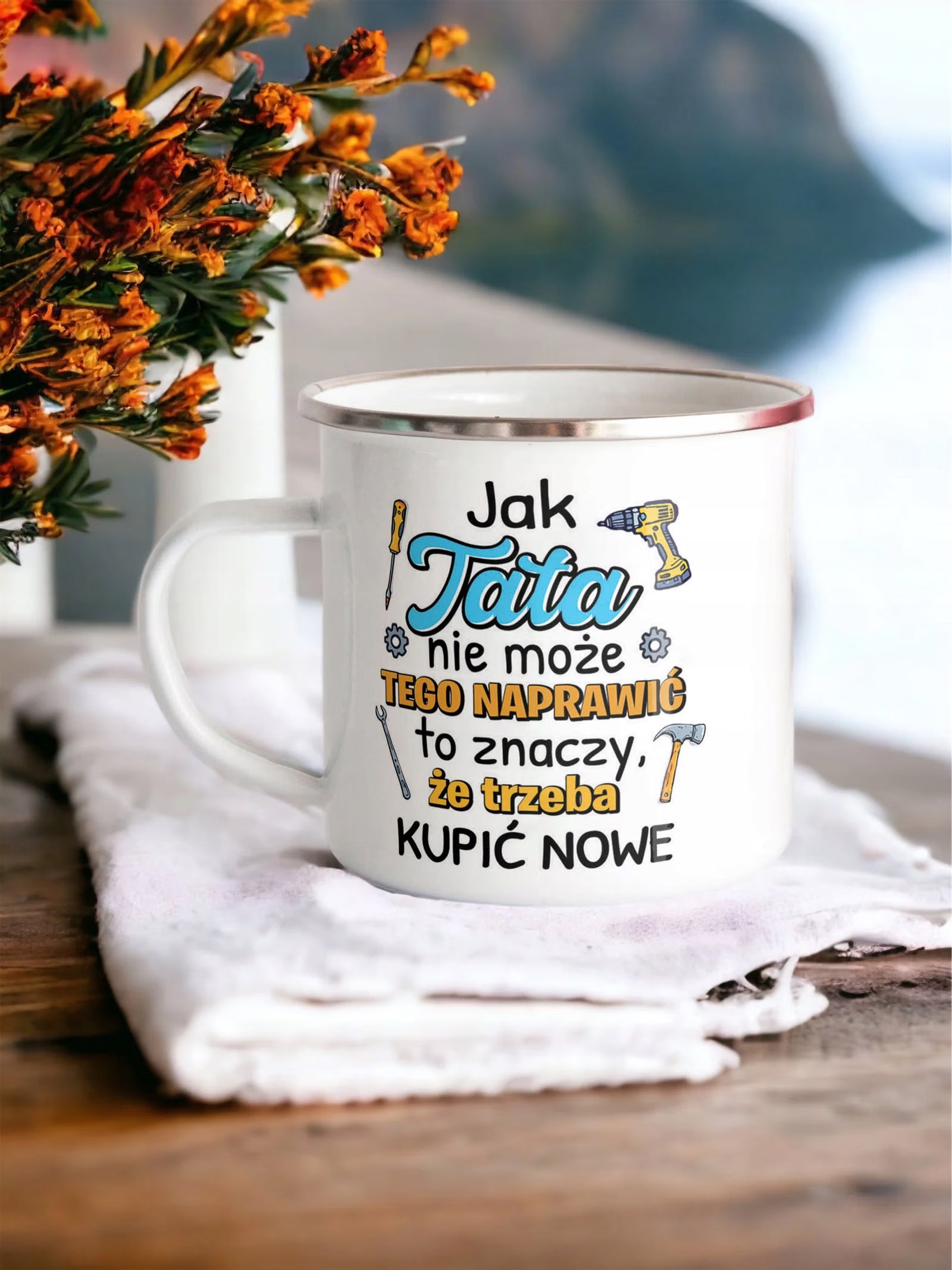 Kubek Emaliowany Dzień Ojca Dla Taty Trzeba z Nadrukiem Biały Metalowy