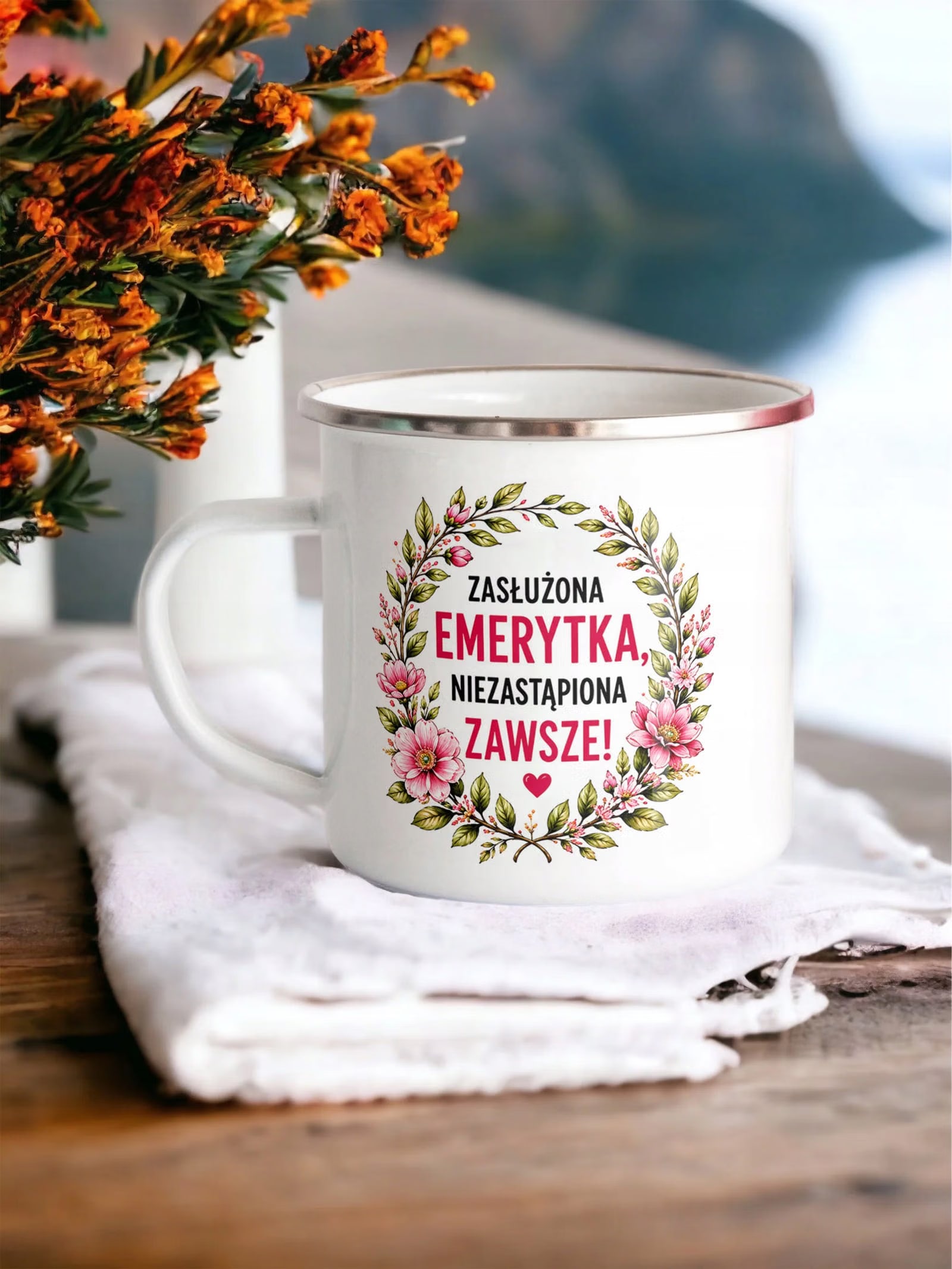 Kubek Emaliowany Emerytura Dla Emerytki z Nadrukiem Biały Metalowy Prezent