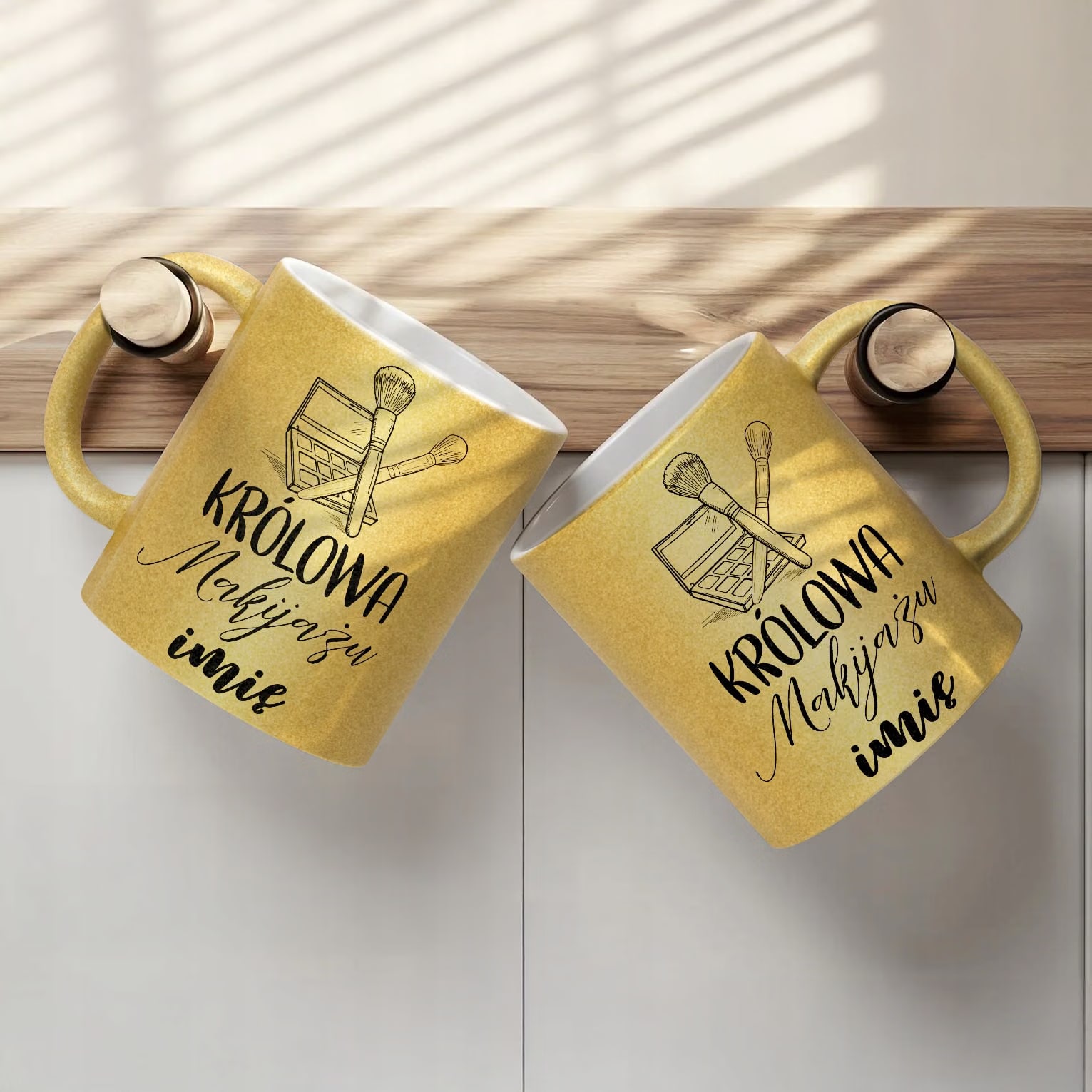 Złoty kubek brokatowy Personalizowany Królowa Makijażu Prezent
