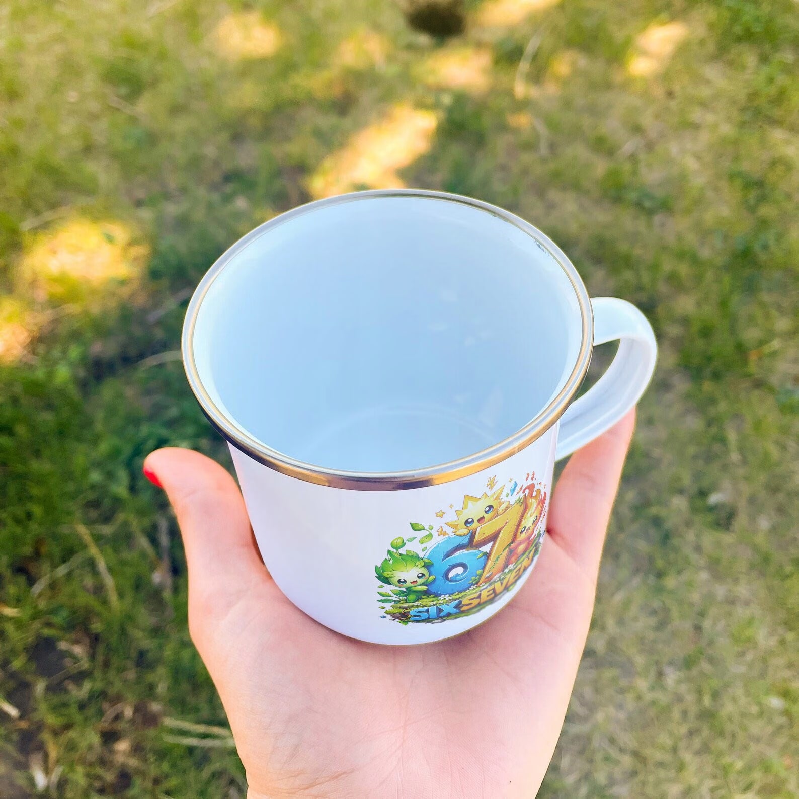 Zestaw Kubek Emaliowany Poduszka Z Nadrukiem SIX SEVEN 67 Prezent