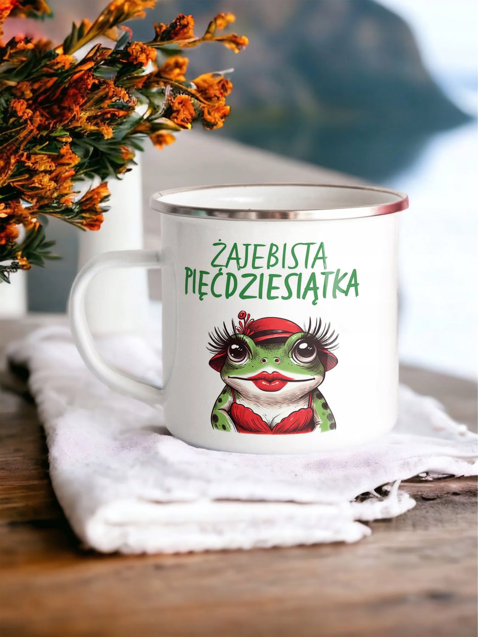 Kubek Emaliowany Żajebista 50 Dla Kobiety z Nadrukiem Biały Metalowy