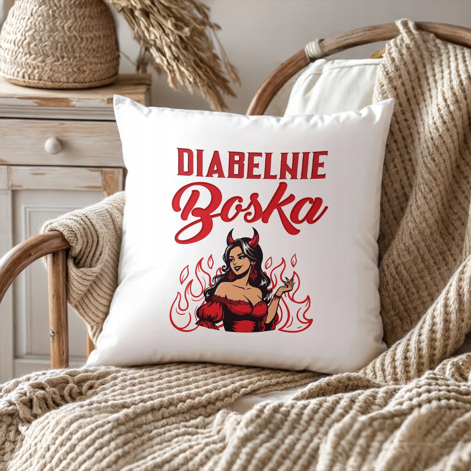 Poduszka 38x38cm Dzień Kobiet Prezent Dla Kobiety Diabelnie Boska