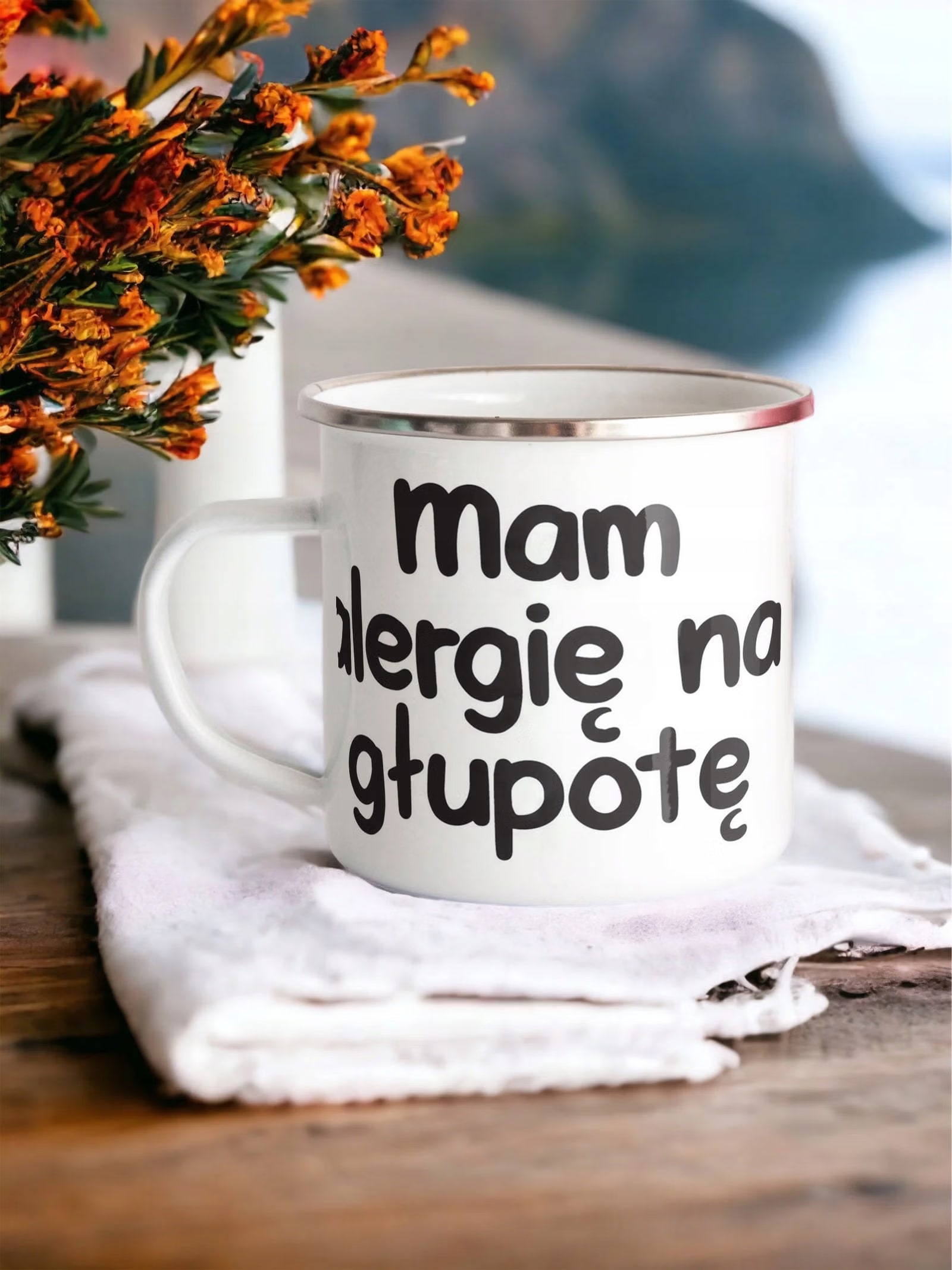 Kubek Emaliowany Mam Alergię Głupotę Zabawny z Nadrukiem Biały Metalowy