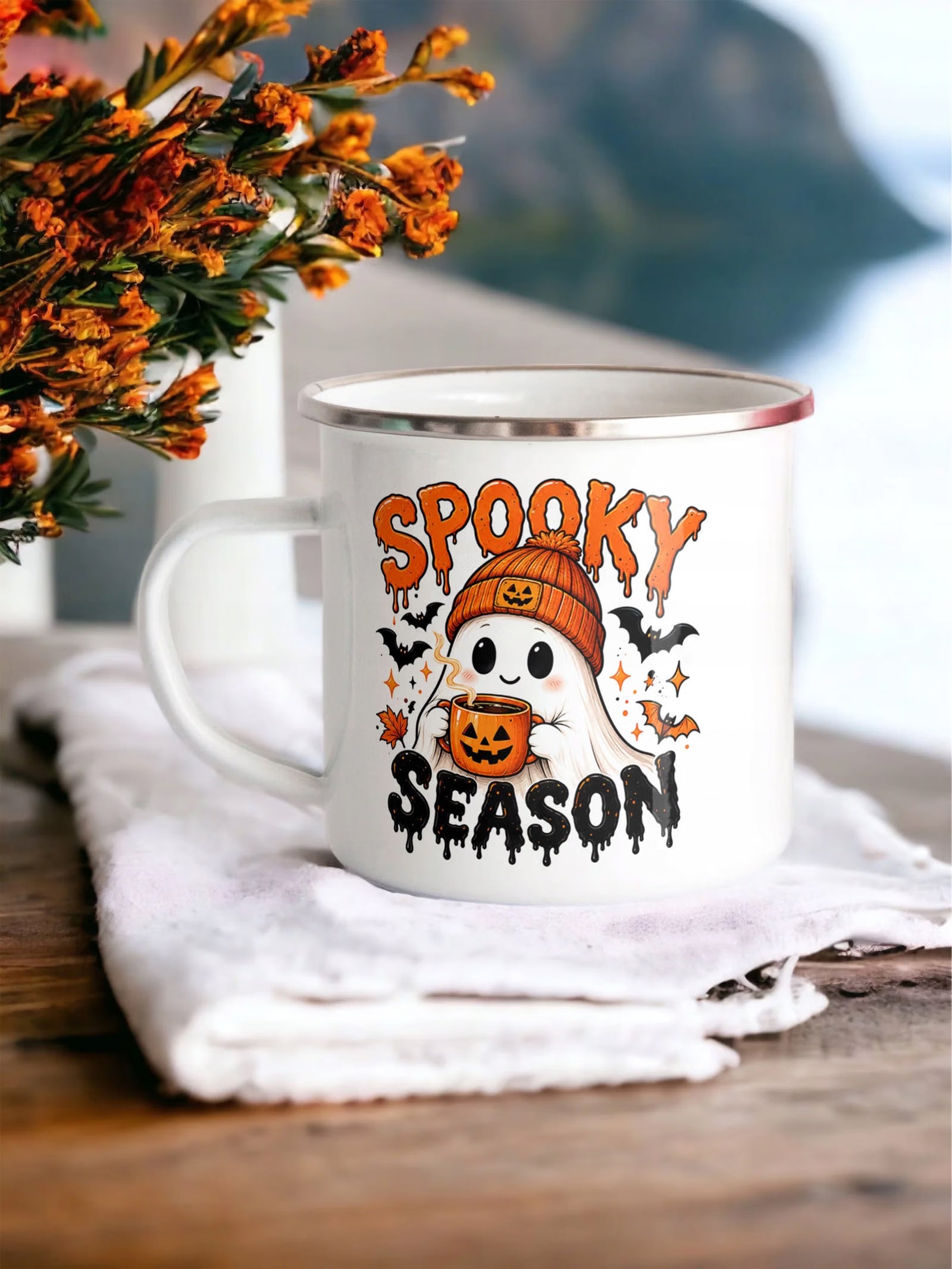 Kubek Emaliowany Halloween Spooky Season z Nadrukiem Biały Metalowy Prezent
