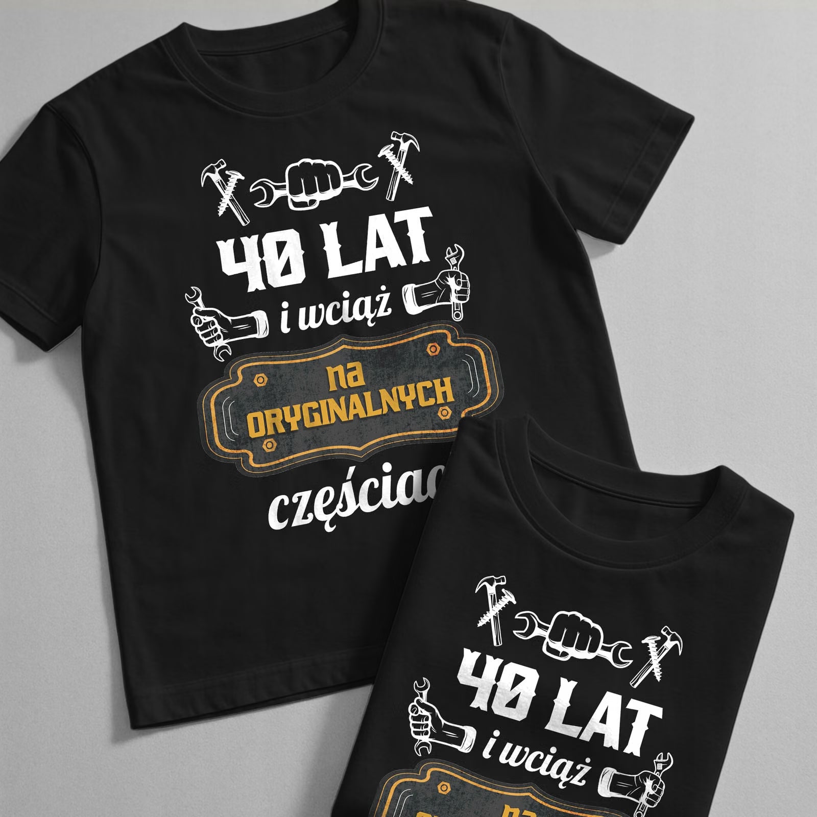 Koszulka czarna męska 40 Urodziny Wciąż Na Oryginalnych Częściach r. 3XL