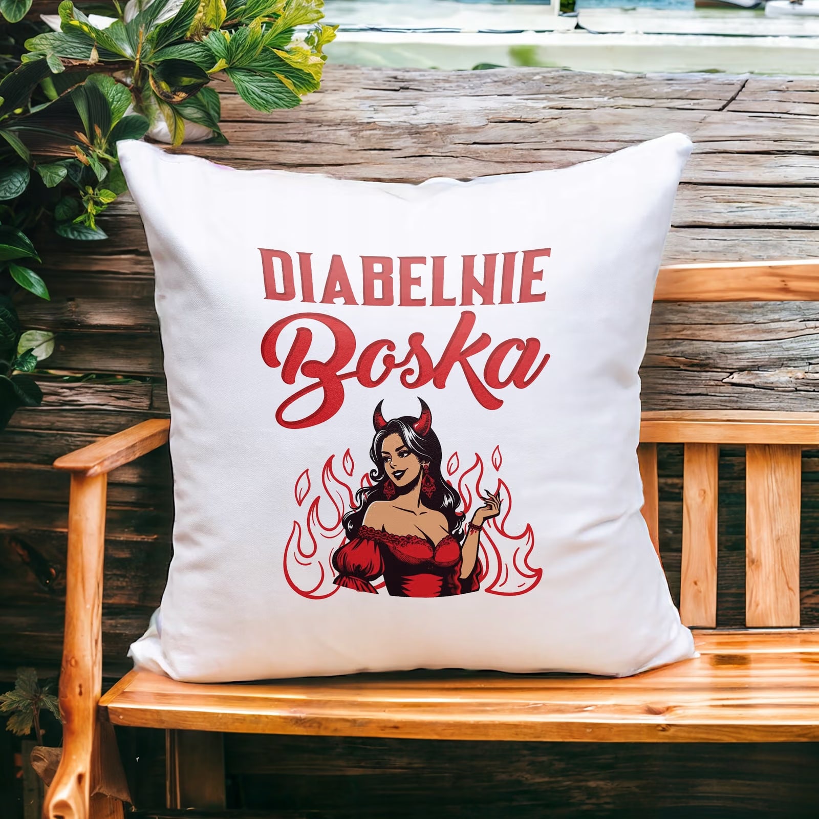 Poduszka 38x38cm Dzień Kobiet Prezent Dla Kobiety Diabelnie Boska