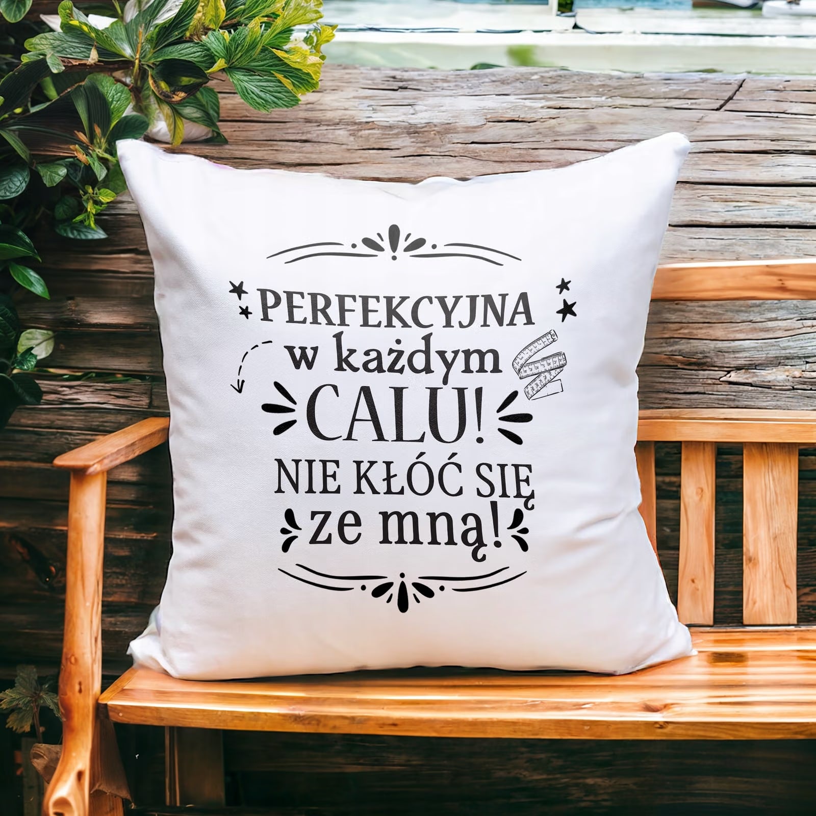 Poduszka 38x38cm Dzień Kobiet Kobiety Prezent Perfekcyjna w Każdym Calu
