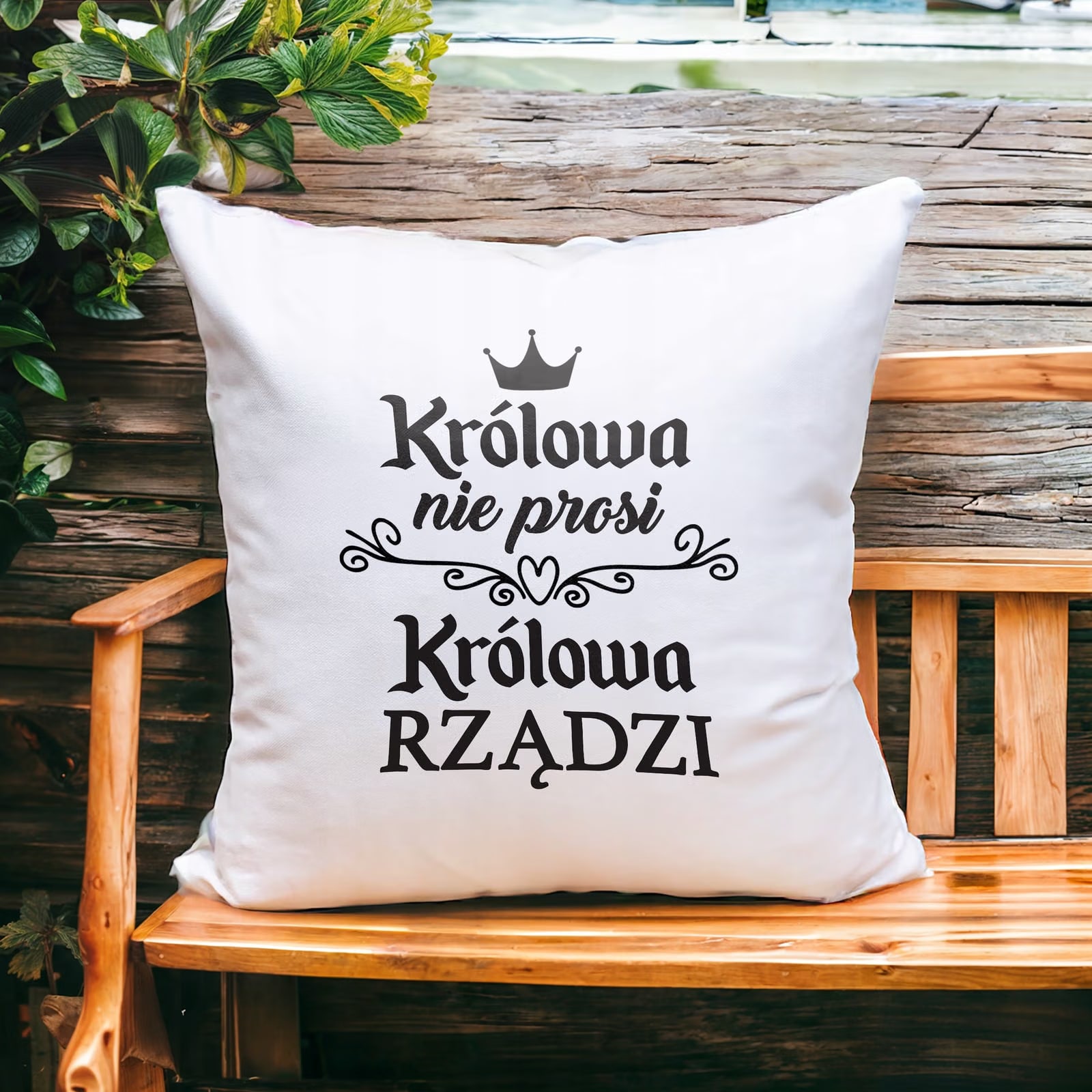 Poduszka 38x38cm Dzień Kobiet Prezent Dla Kobiety Królowa Nie Prosi