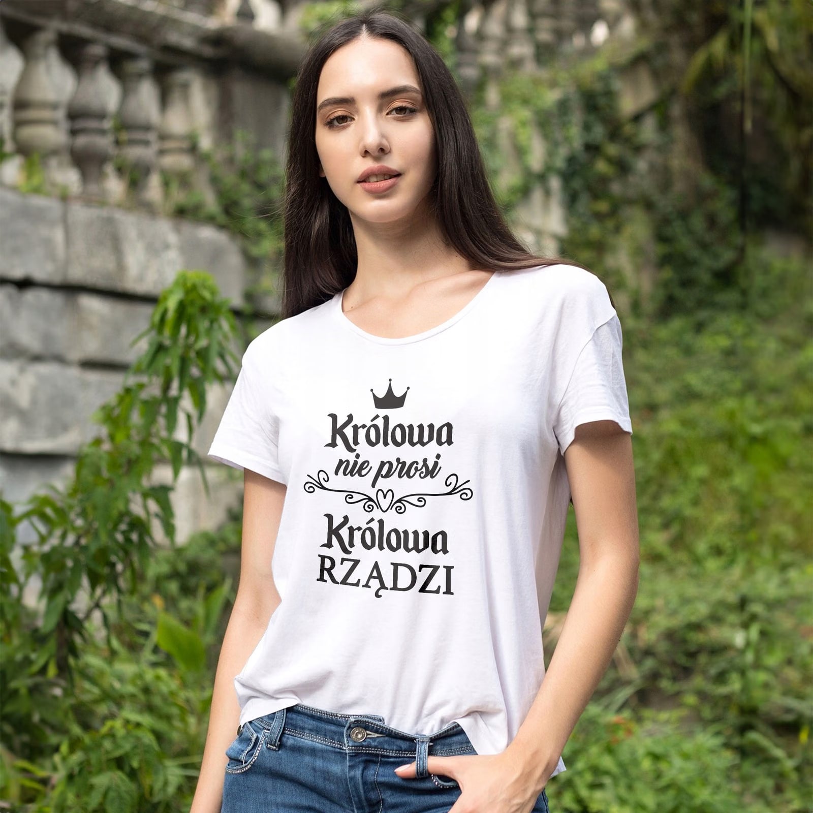Koszulka Damska T-shirt Na Dzień Kobiet Prezent Królowa Rządzi