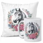 Zestaw Personalizowany Kubek + Poduszka 38×38 cm Z Imieniem Z Koniem Koń